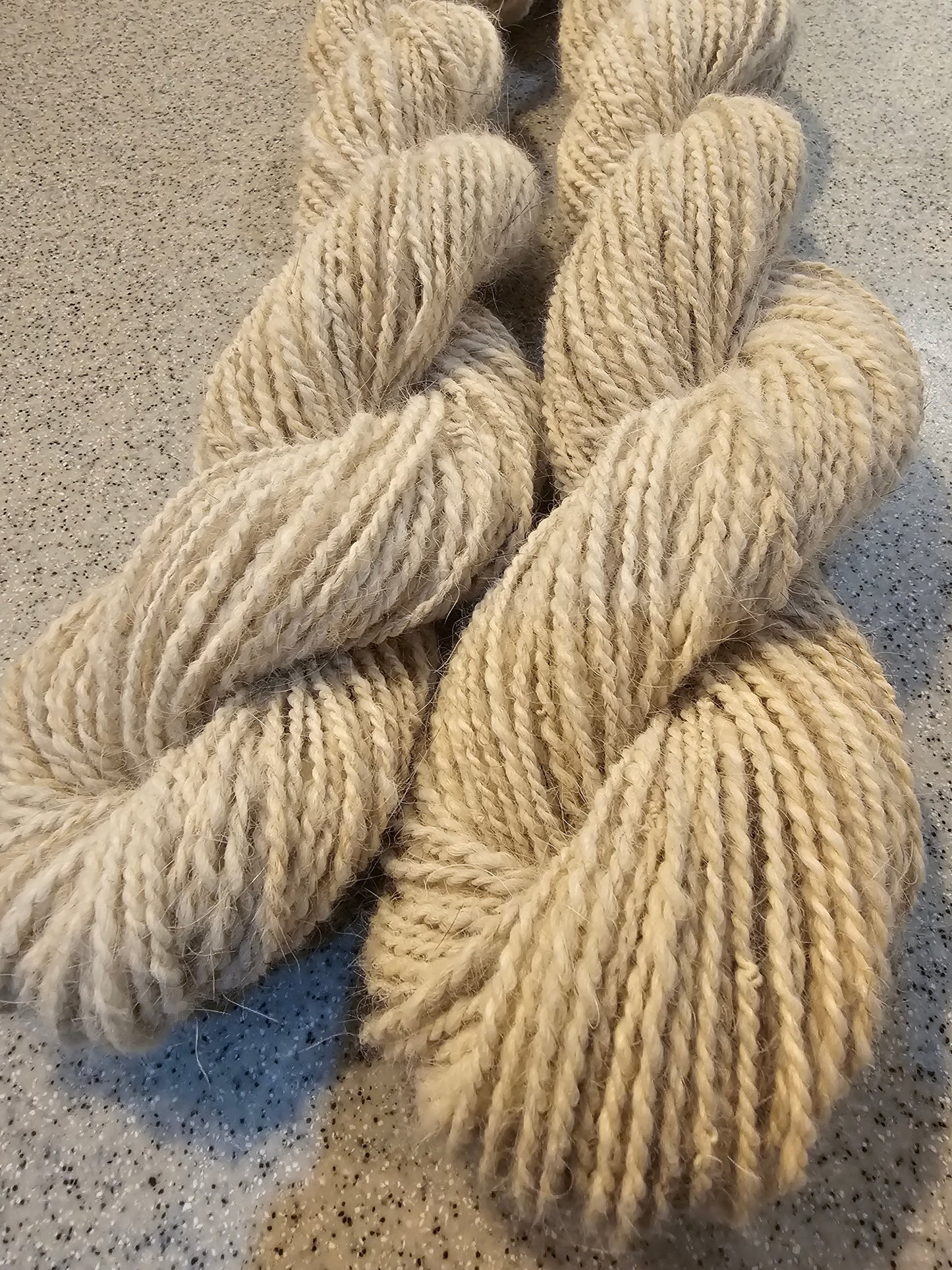 Pet fur yarn - Spinning service (Chiengora). Your pet's fur hand spun into yarn. Dogs, cats, rabbits, fur yarn.