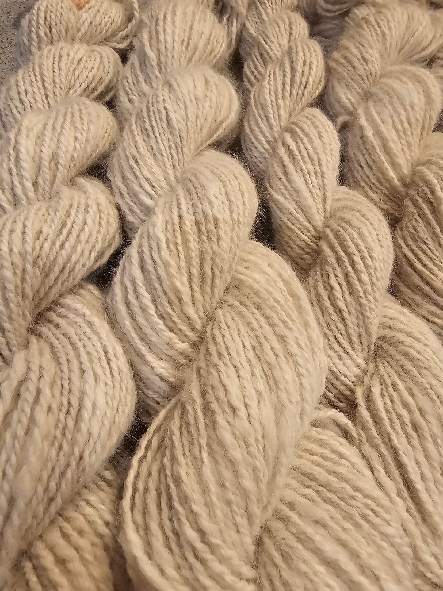 Pet fur yarn - Spinning service (Chiengora). Your pet's fur hand spun into yarn. Dogs, cats, rabbits, fur yarn.
