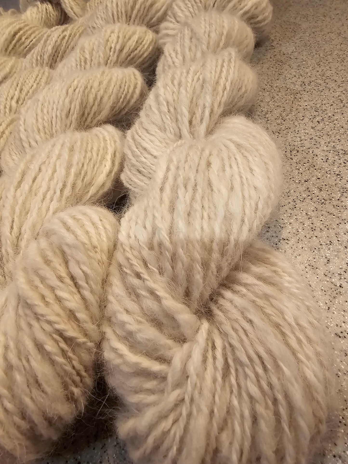 Pet fur yarn - Spinning service (Chiengora). Your pet's fur hand spun into yarn. Dogs, cats, rabbits, fur yarn.