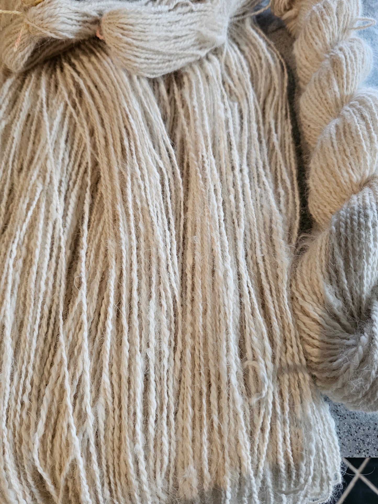 Pet fur yarn - Spinning service (Chiengora). Your pet's fur hand spun into yarn. Dogs, cats, rabbits, fur yarn.