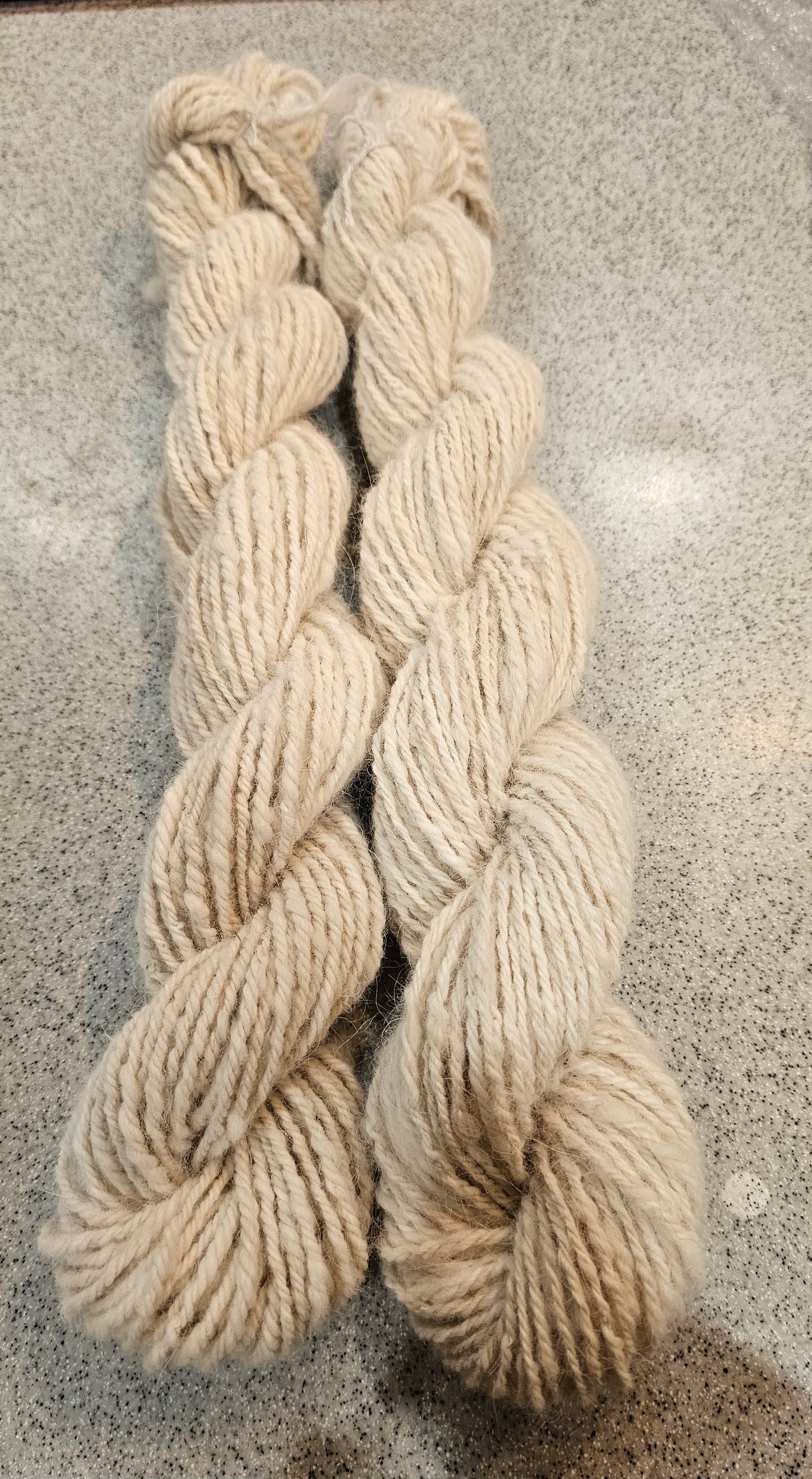 Pet fur yarn - Spinning service (Chiengora). Your pet's fur hand spun into yarn. Dogs, cats, rabbits, fur yarn.