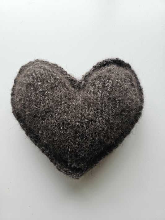 Pet fur yarn heart keepsake. Have your pets fur turned into something you can keep forever. Dog, cat, rabbit, memorial/keepsake cheingora