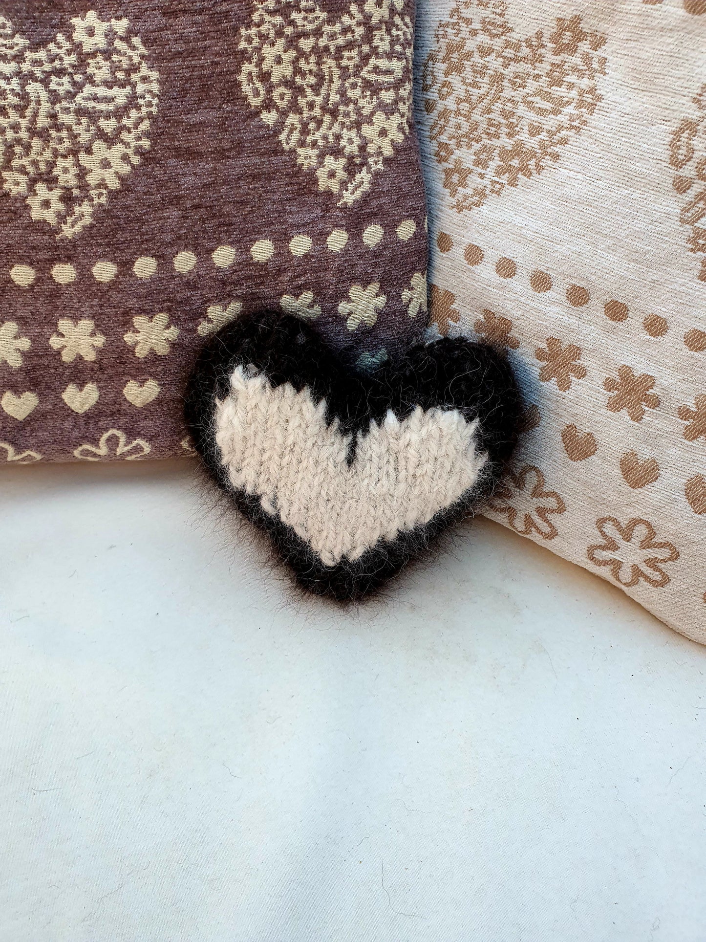 Pet fur yarn heart keepsake. Have your pets fur turned into something you can keep forever. Dog, cat, rabbit, memorial/keepsake cheingora