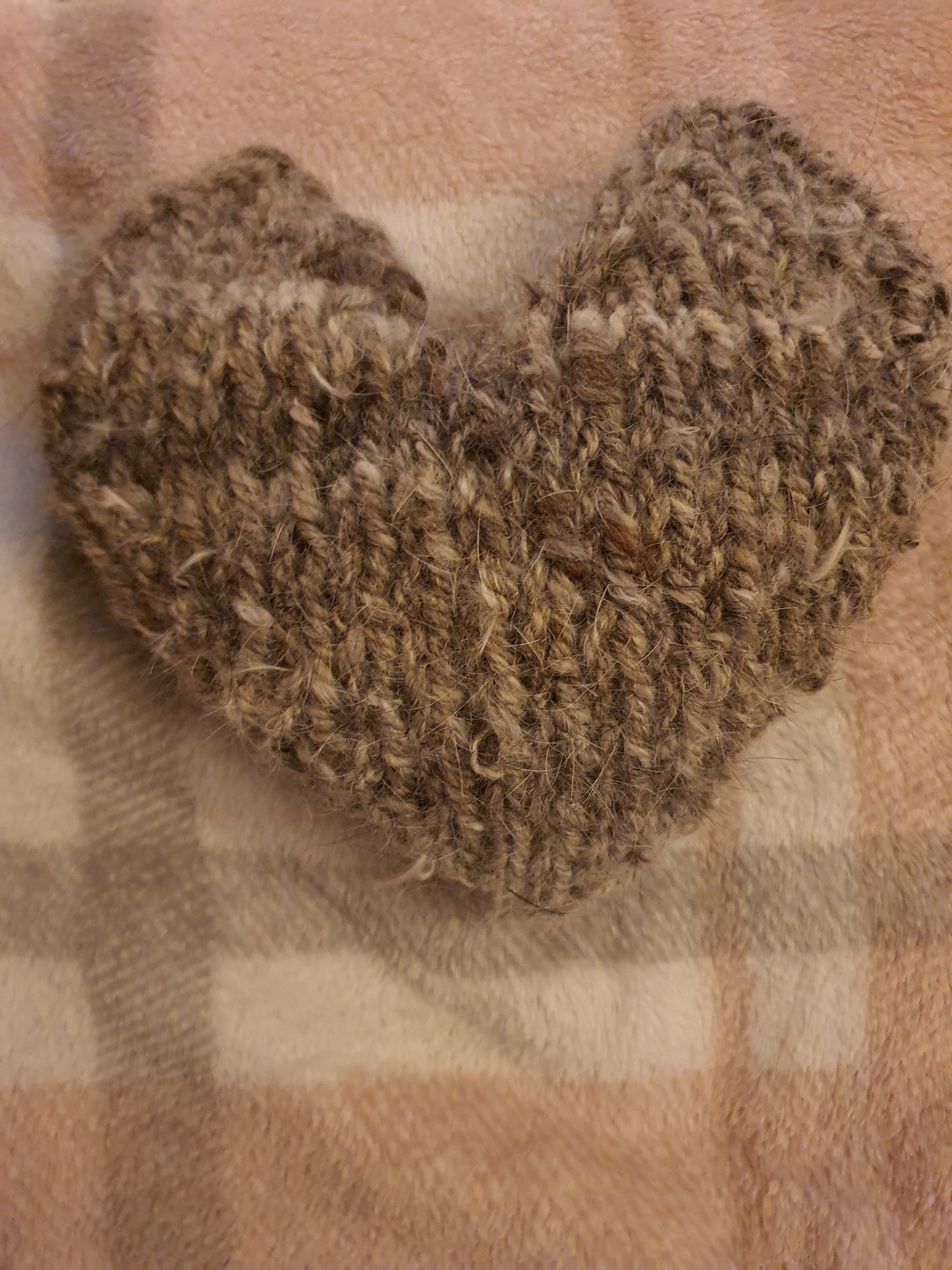 Pet fur yarn heart keepsake. Have your pets fur turned into something you can keep forever. Dog, cat, rabbit, memorial/keepsake cheingora