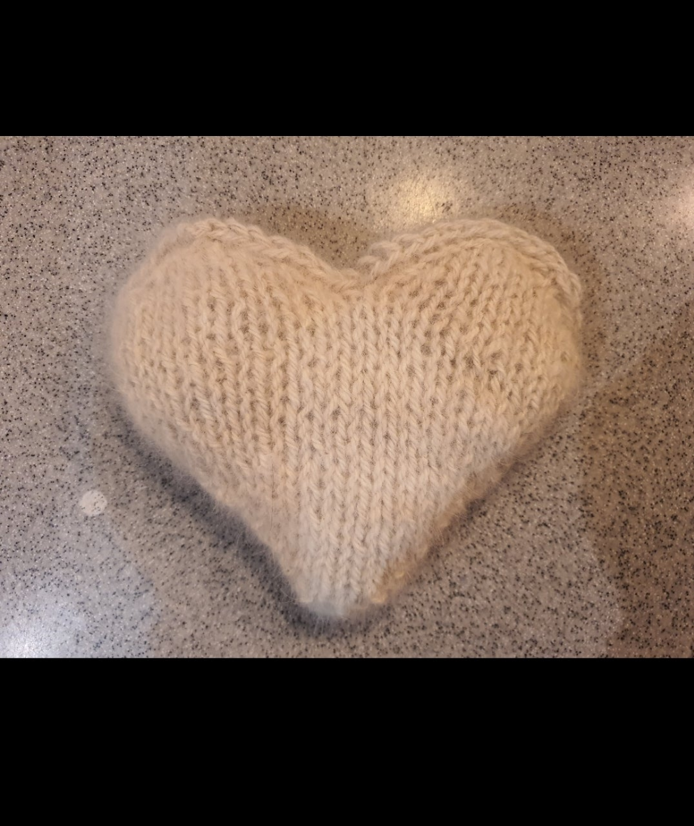 Pet fur yarn heart keepsake. Have your pets fur turned into something you can keep forever. Dog, cat, rabbit, memorial/keepsake cheingora