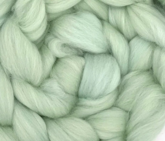 Merino wool roving -minty green