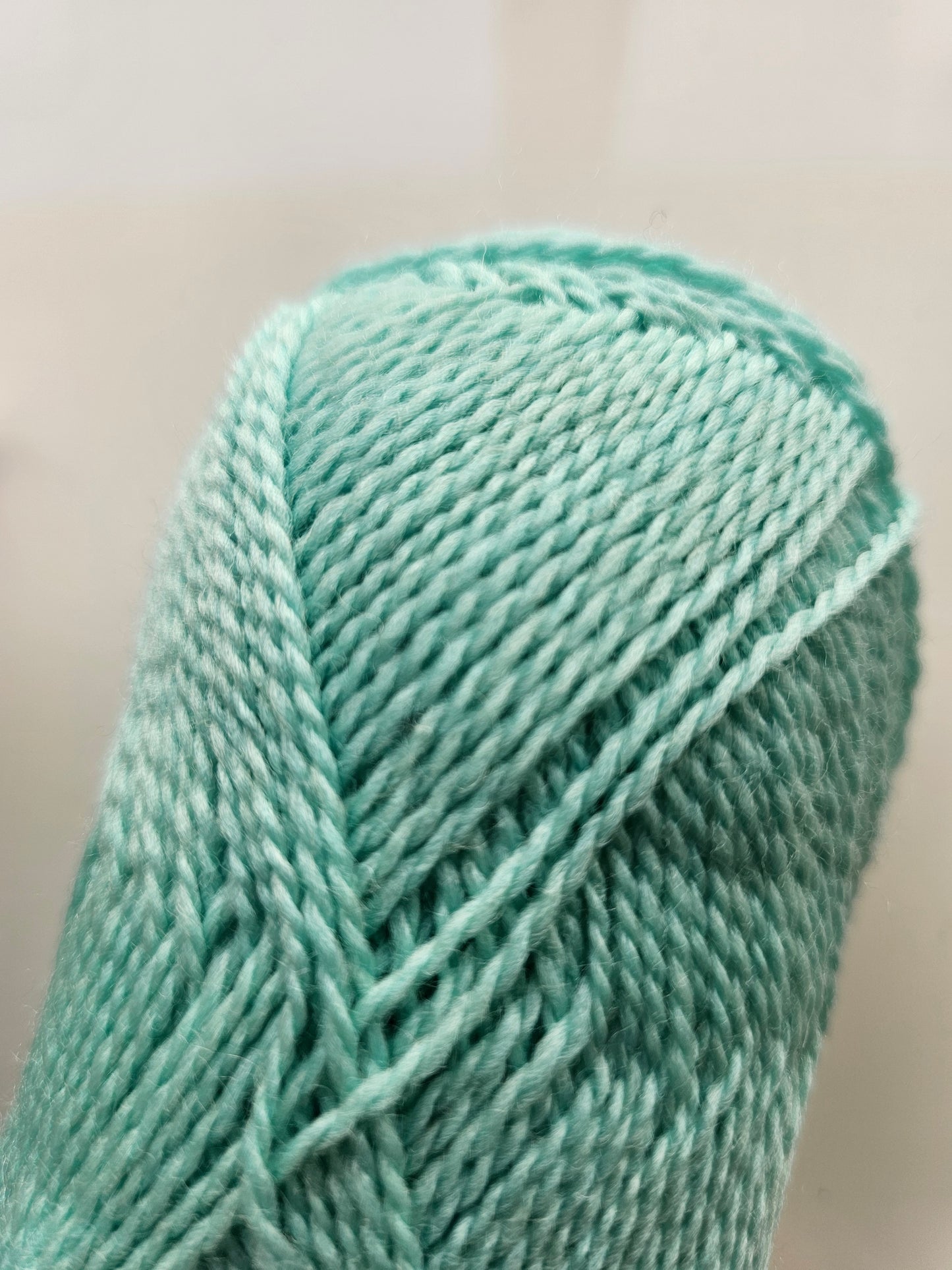 Spearmint DK yarn 100% Merino wool
