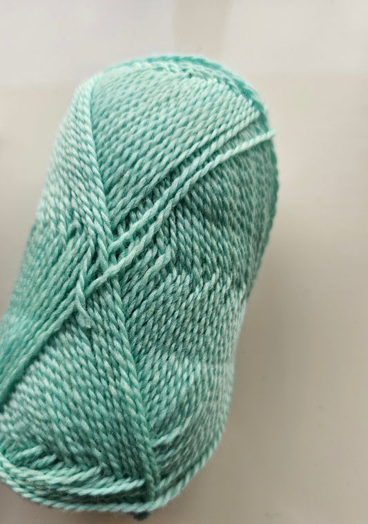 Spearmint DK yarn 100% Merino wool